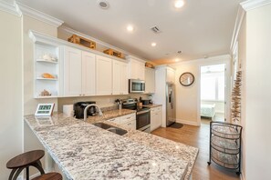 Fridge, microwave, oven, stovetop - DISCOUNT AVAILABLE! 4 BR/3 BA Private Pool/Dock/Canal Front/Neighborhood Beach! (Marathon)