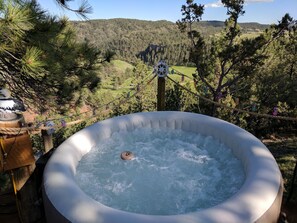 Outdoor spa tub - Ollie's Place - Tiny House@EvansCliff Hot Tub w/large Sibley Double Tent COMBO! (Hot Springs)