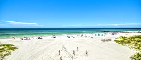 Am Strand, Liegestühle, Strandtücher