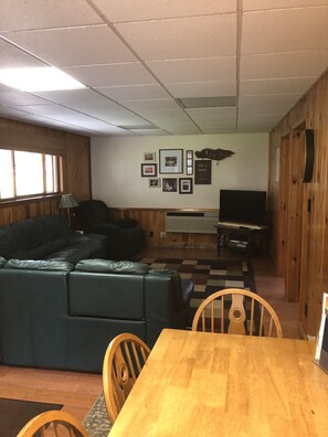 Interior - Lake View, Private Dock, Fire Wood and Linens Provided, Outdoor Shower (Jamestown)