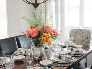 Dining - Amazing Waterfront Family Home+Game Room+2 Kitchens+Firepit+Kayaks+Boat Dock (Bella Vista)