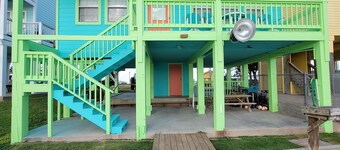   On the river, Wifi, Lighted pier, Private Road, Beautiful sunsets! 