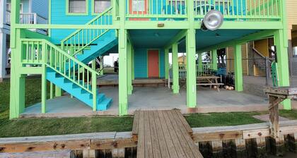 Joella, WiFi, valaistu laituri, yksityinen tie, kauniita auringonlaskuja!