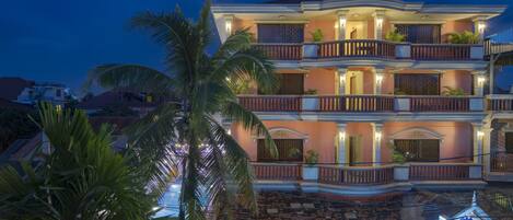 Façade de l’hébergement - soirée/nuit