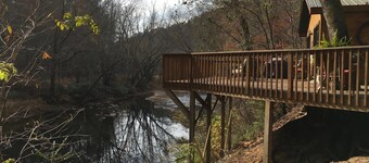 CHESTATEE RIVER CABIN is a prefect pet friendly get away close to Dahlonega