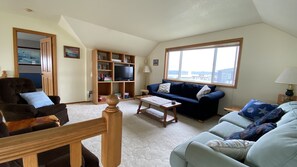 Smart TV, DVD player, stereo