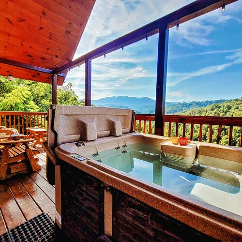 Couple's Dream Cabin ~ Mountain Views, LED Hot Tub, WiFi, Grill, Picnic Pavilion