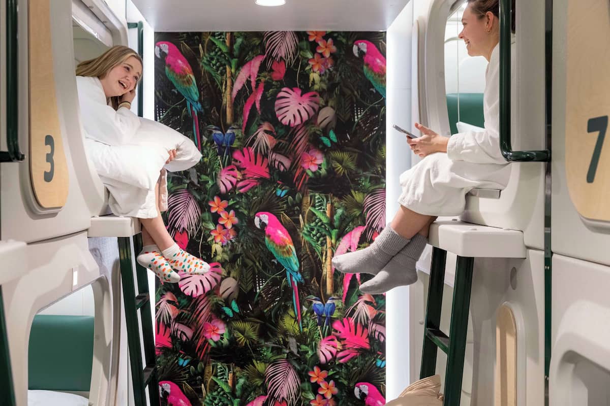 Dormitorio compartido, solo para mujeres (Private Single Pod in 8 8 Share Room) | Wifi gratis y ropa de cama