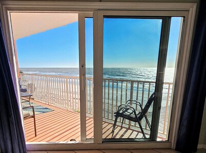 Beachside Gulf front 3BR,2BA condo in Indian Shores, FL Spectacular Sunsets!