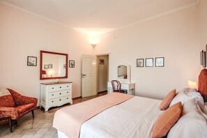 2 bedrooms, desk, iron/ironing board, travel crib