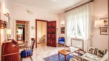 TV, DVD player, books, stereo