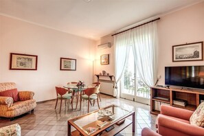 TV, DVD player, books, stereo
