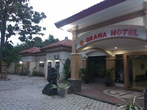 Property entrance - Graha Hotel (Sragen)