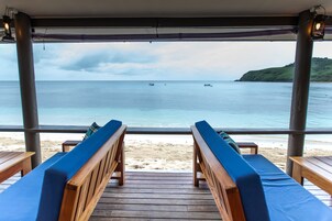 Vista para praia/oceano