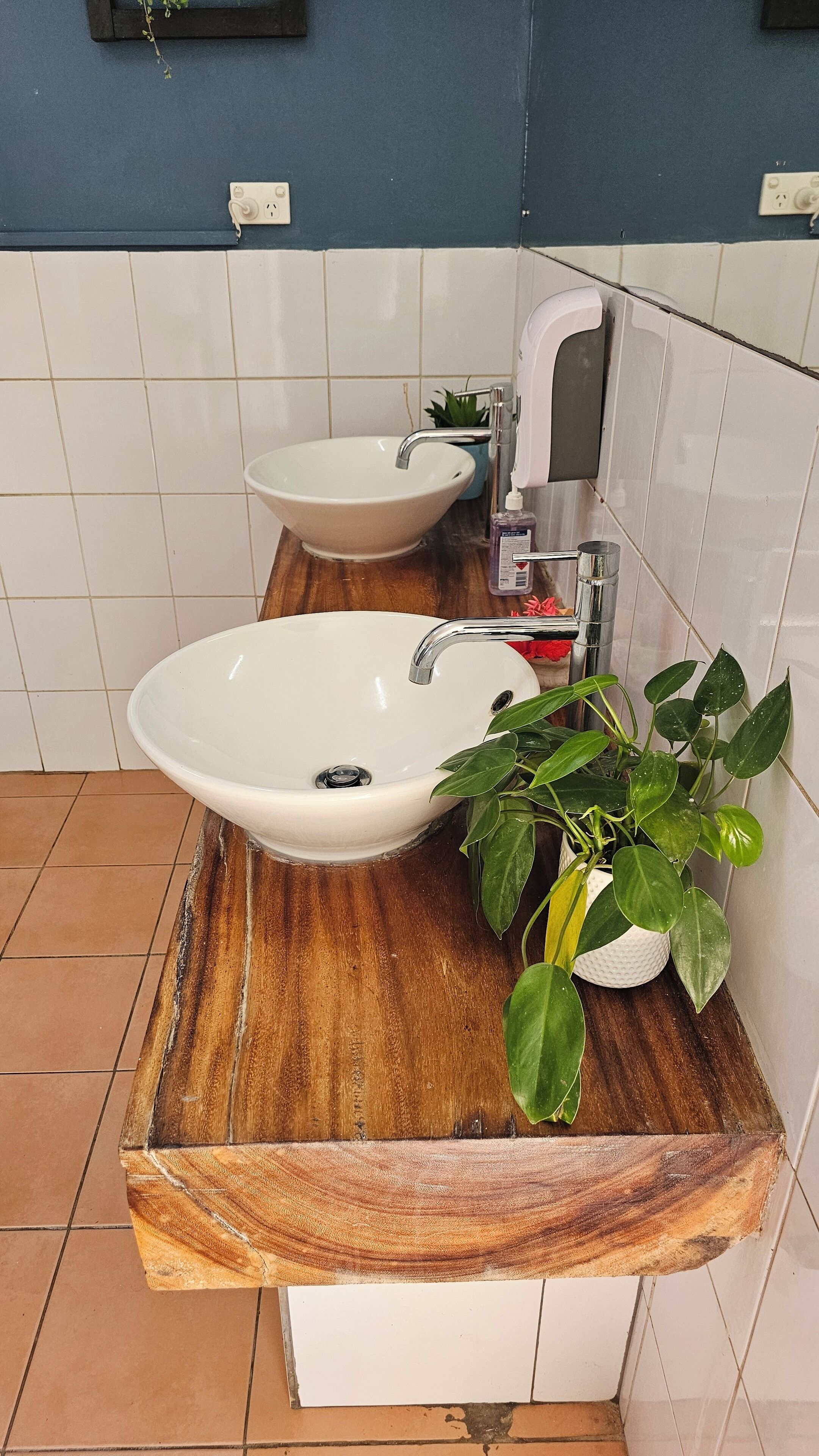 In-room safe, bed sheets