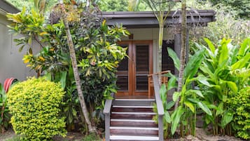 Standard Bungalow | Garden view