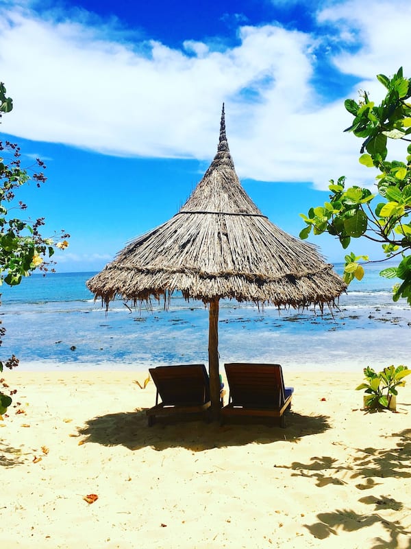 Spiaggia privata, sabbia bianca, lettini da mare, ombrelloni