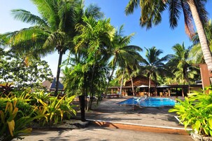 Outdoor pool, pool umbrellas, sun loungers