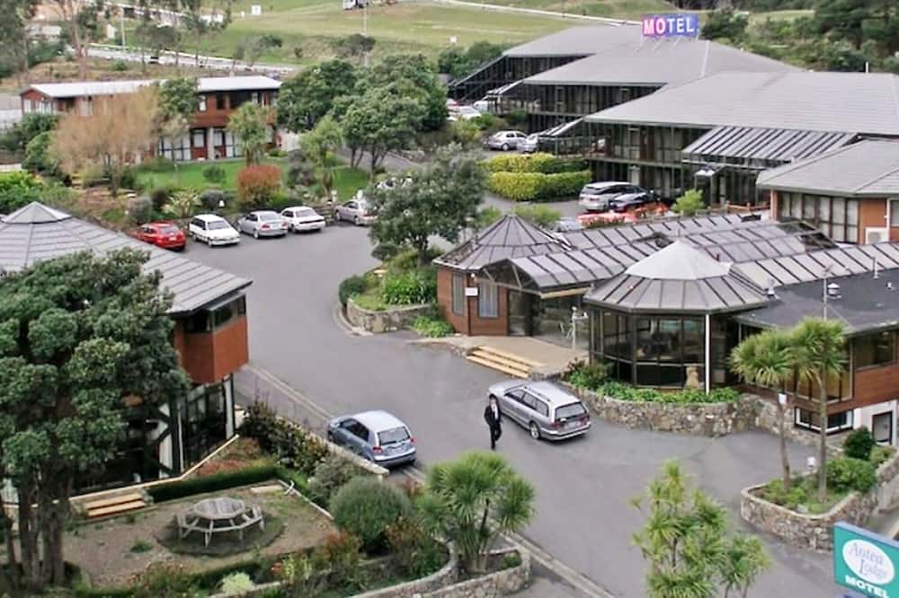 Aotea Lodge