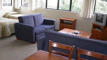 Habitación superior, 1 habitación | 1 dormitorio, cortinas opacas, tabla de planchar con plancha