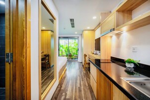 Deluxe Studio | In-room safe, desk, blackout drapes, free WiFi