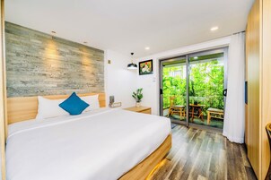 Deluxe Studio | In-room safe, desk, blackout drapes, free WiFi