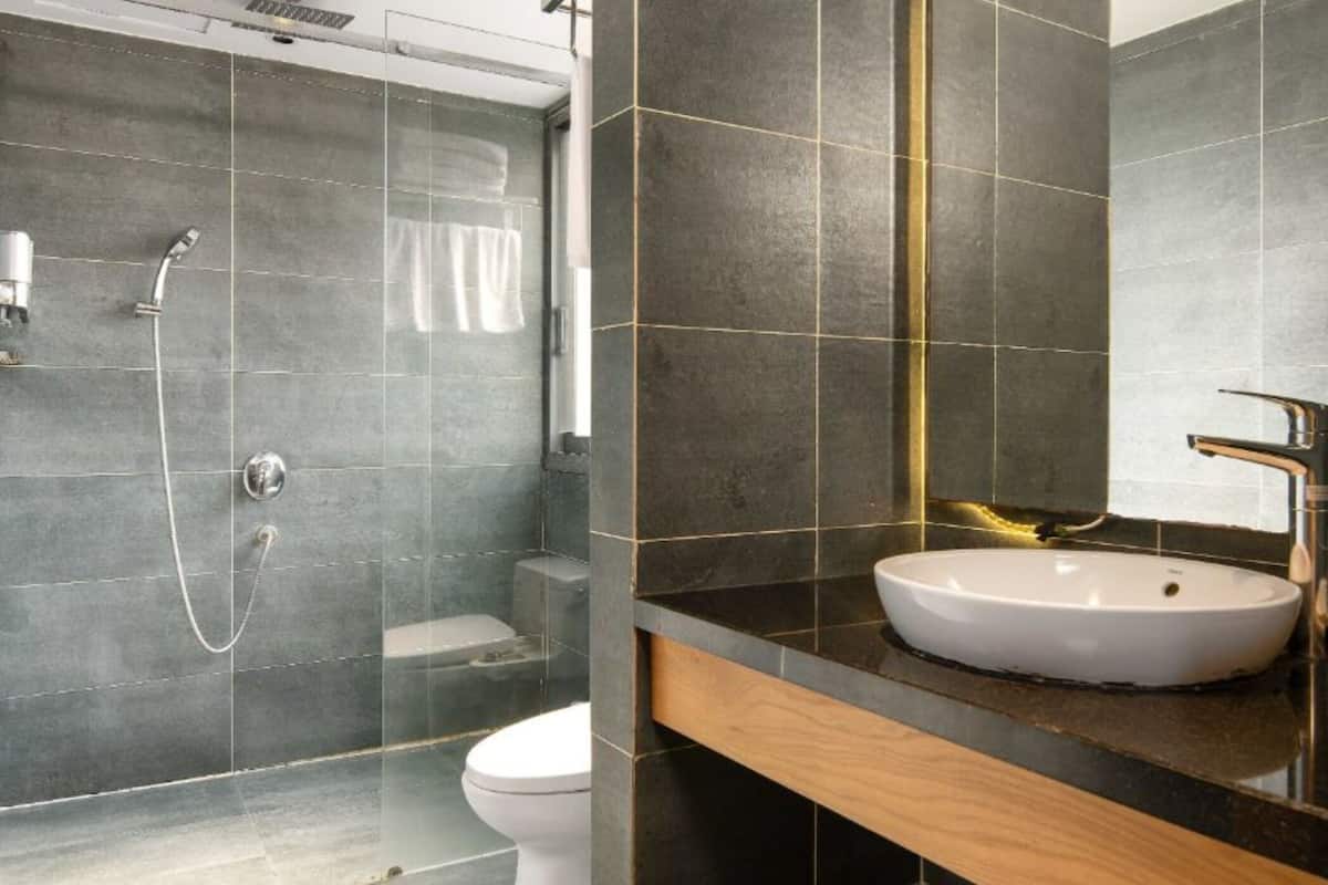 family studio | bathroom | shower, rainfall showerhead, free toiletries, hair dryer