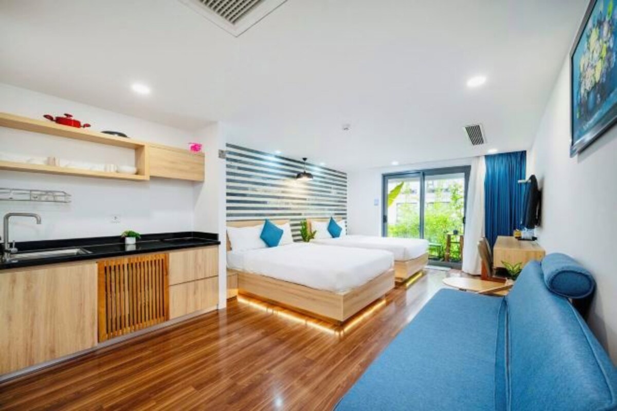 In-room safe, desk, blackout drapes, WiFi (free)