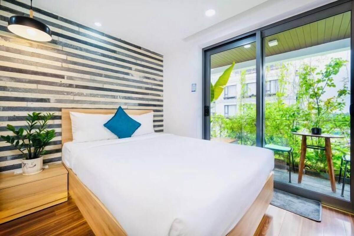 In-room safe, desk, blackout curtains, free WiFi