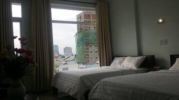 Minibar, desk, soundproofing, free WiFi