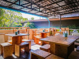 Se sirven desayunos, almuerzos y cenas; cocina internacional