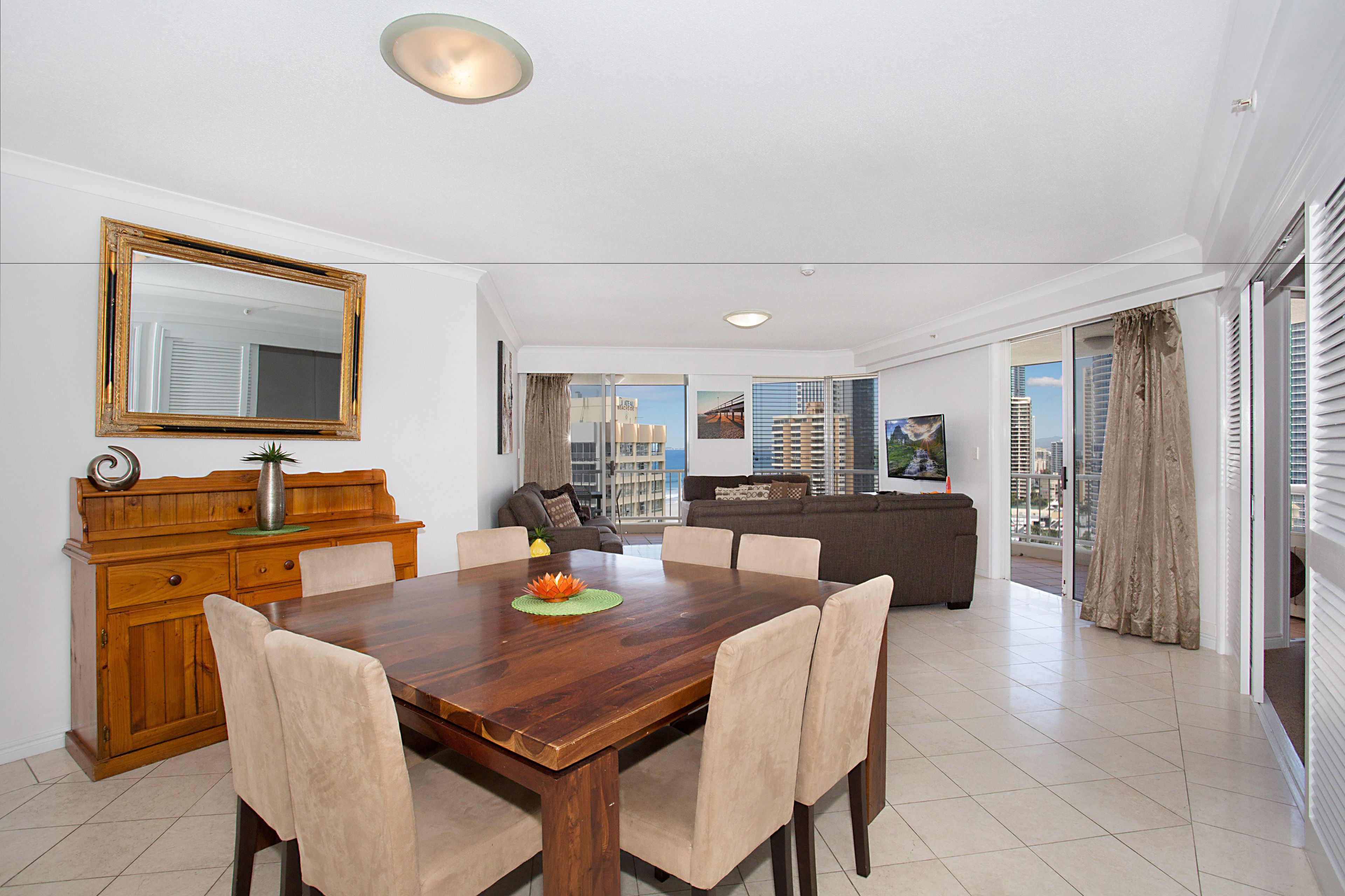 Apartment, 3 Bedrooms, 2.5  Bathrooms (Apartment 287) | In-room dining