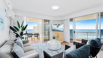 Appartement Exclusif, 3 chambres, 2 salles de bains, vue plage (Apartment 286) | Coin séjour