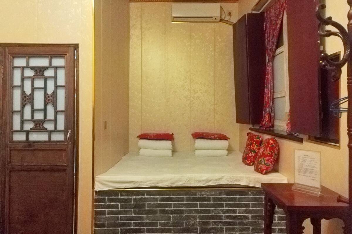 Triple Room With Kang Bed  | Premium bedding, blackout drapes, soundproofing, WiFi (free)