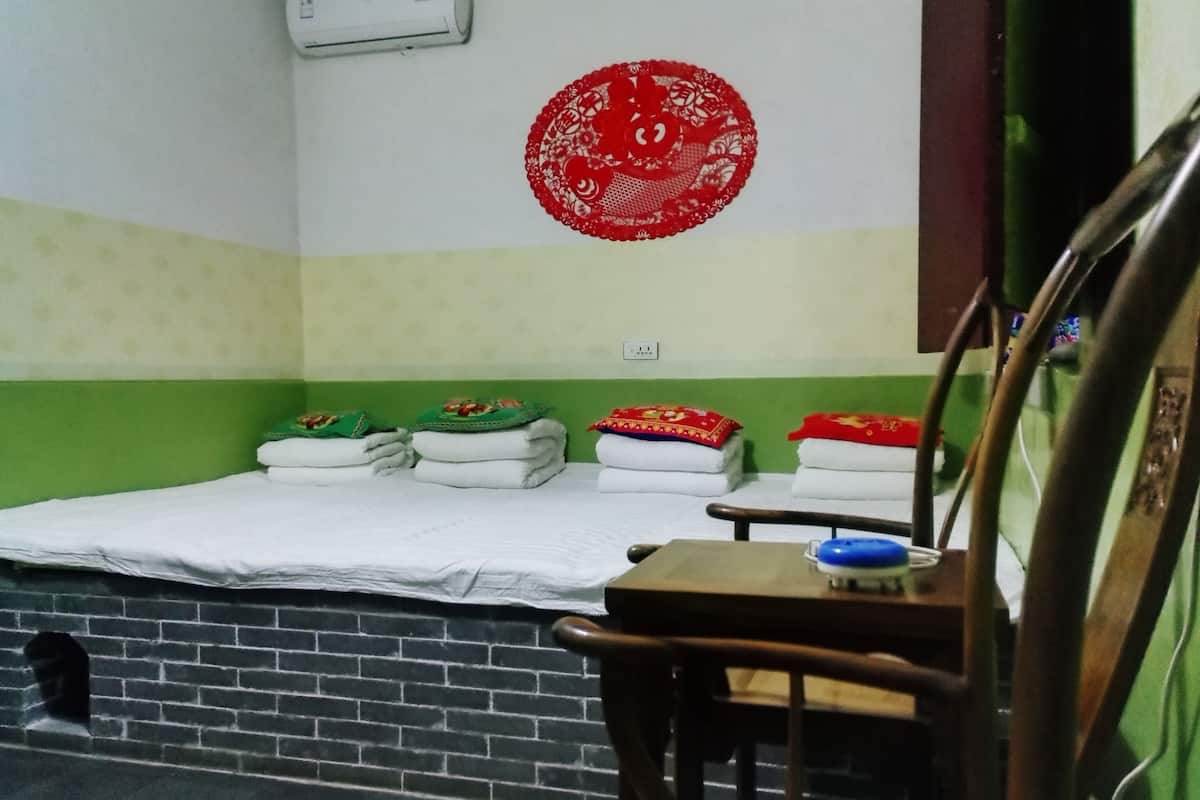 Quadruple Room With Kang Bed  | Premium bedding, blackout drapes, soundproofing, WiFi (free)