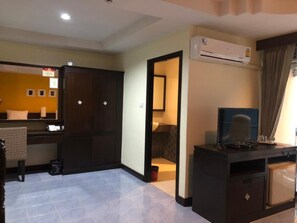 Kamar Standar | Tirai kedap cahaya dan Wi-Fi gratis