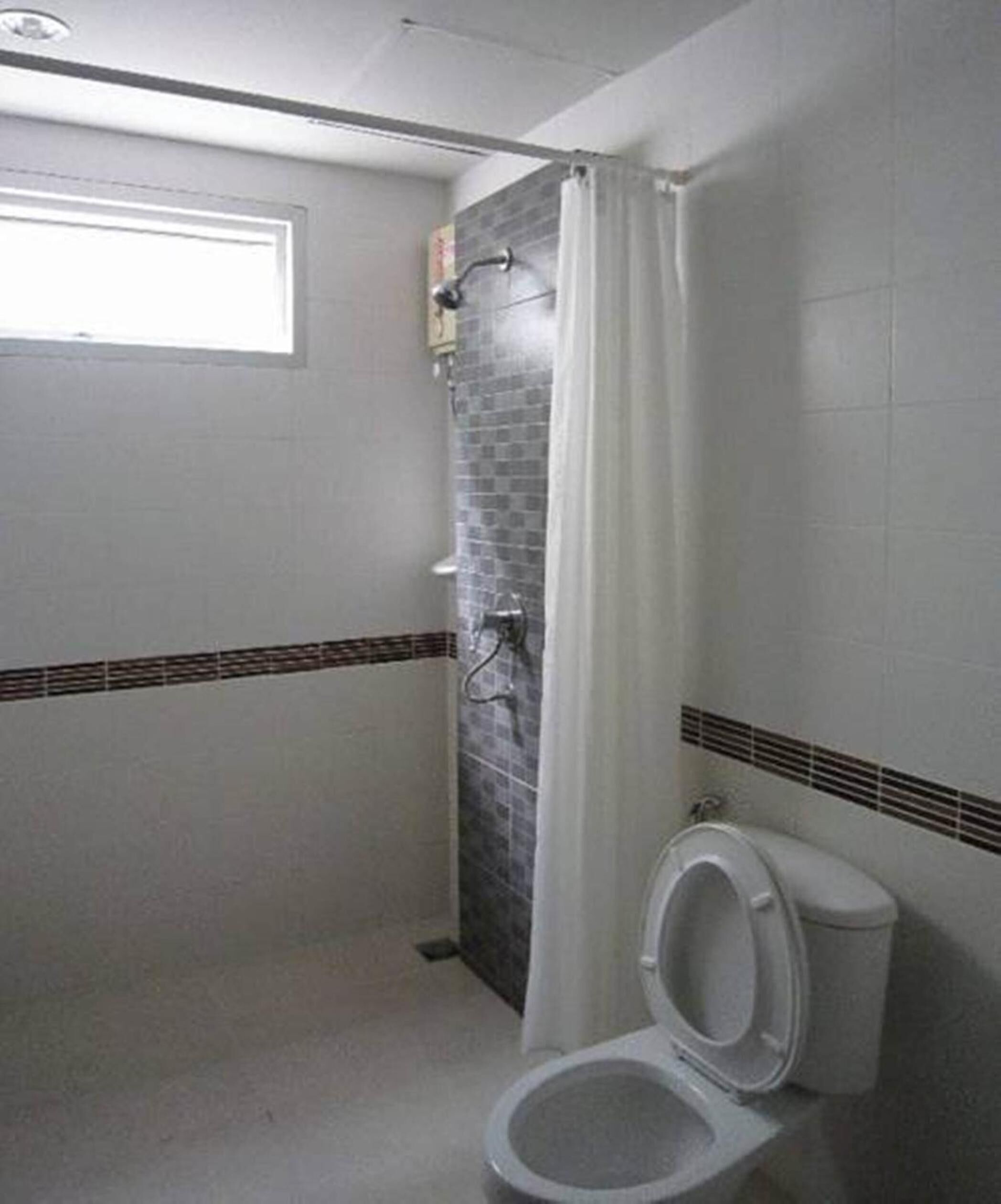 shower, free toiletries, towels