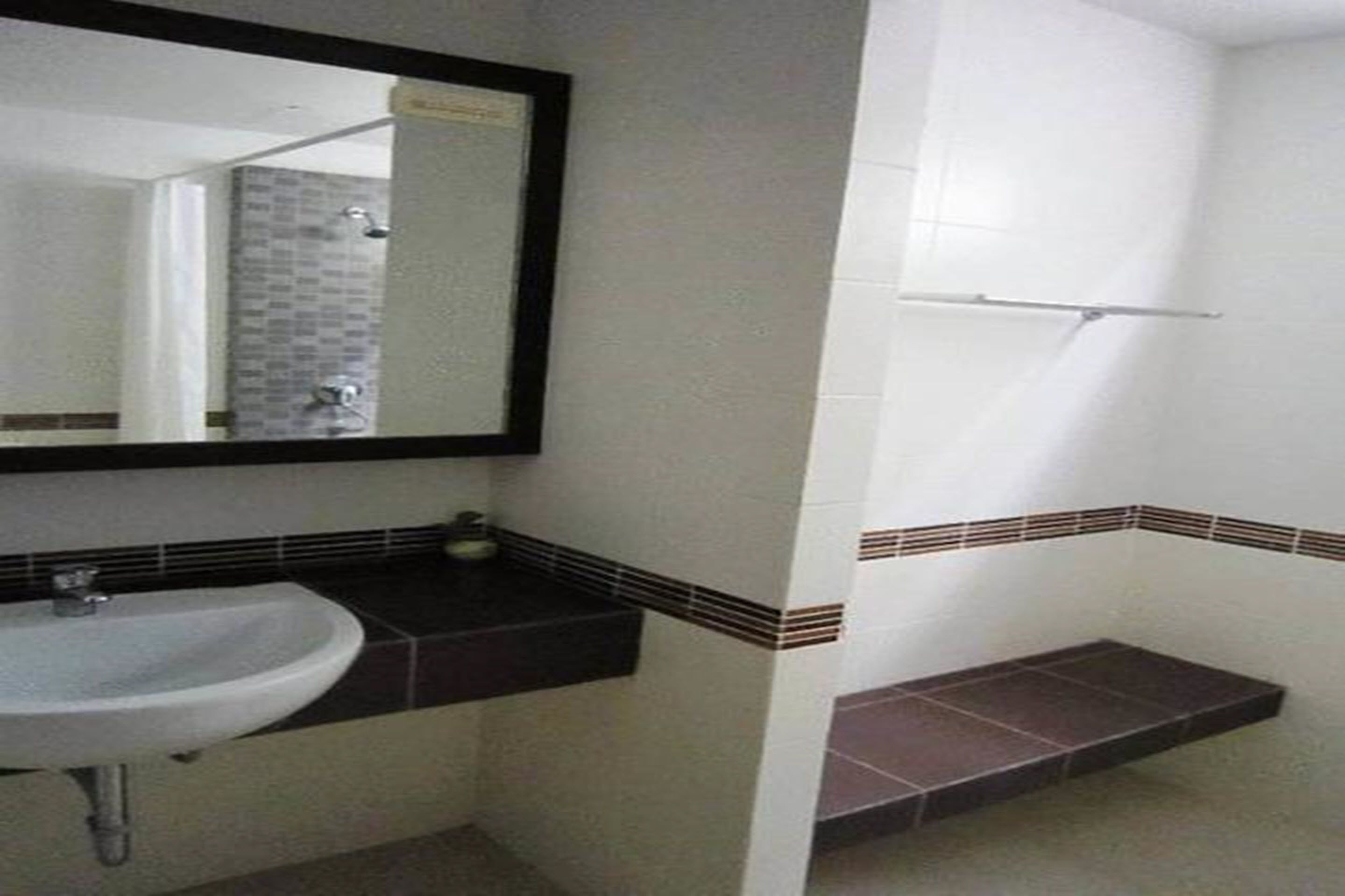 standard room | bathroom sink