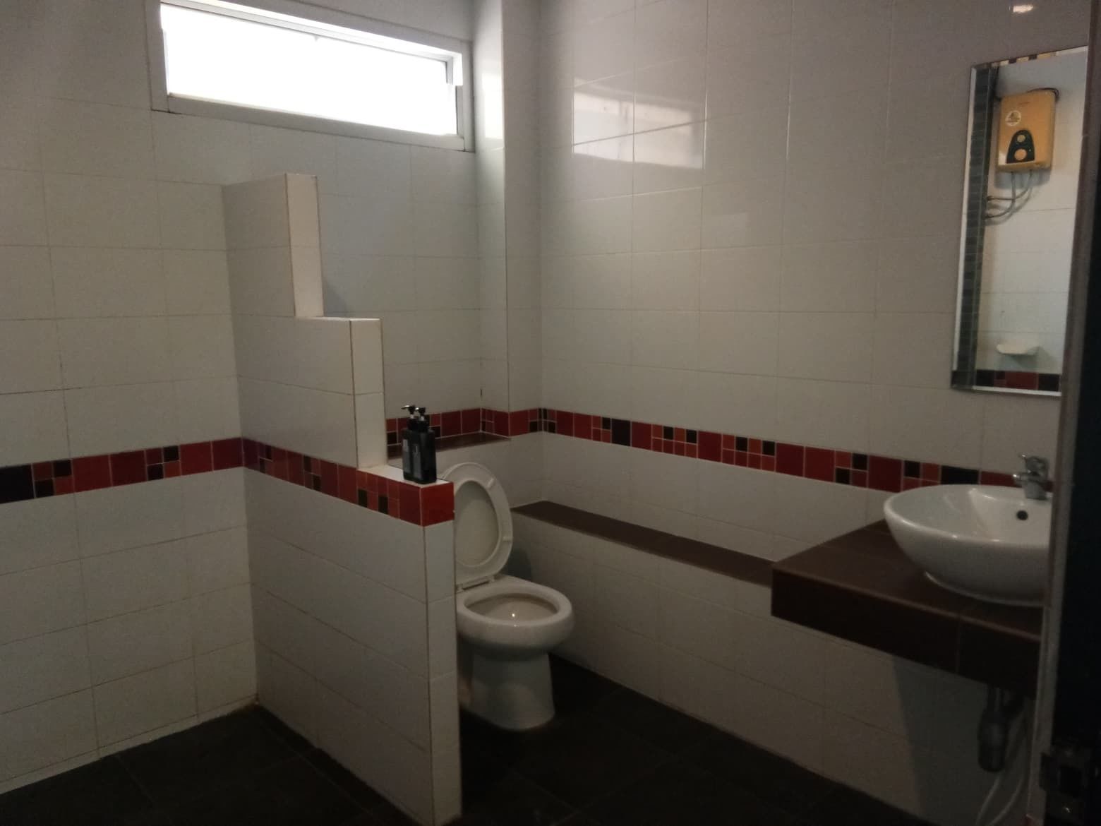 family room | bathroom | shower, free toiletries, towels