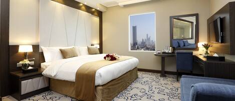 Minibar, in-room safe, individually decorated, individually furnished