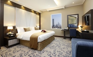 Minibar, in-room safe, individually decorated, individually furnished - Swiss Flora Inn Hotel Riyadh (Riyadh)