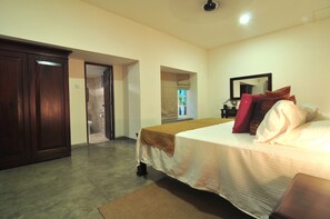 Vila luxo, 3 quartos, acessível, vista para o pátio | Comodidades do quarto