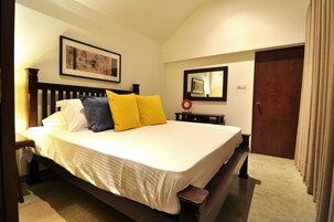 Habitación Deluxe, 1 cama de matrimonio grande, fumadores, vistas a la ciudad | Servicio de la habitación