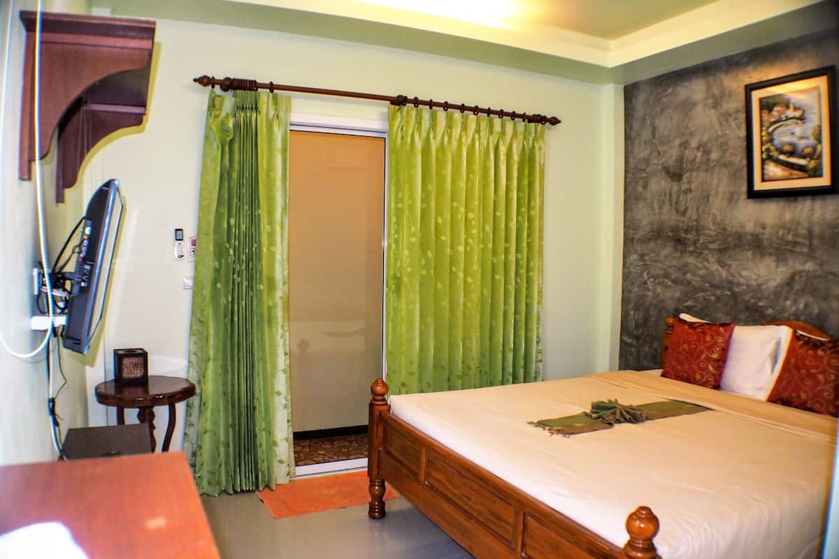 Budget Double Room | Peti besi dalam bilik, meja, Wi-fi percuma