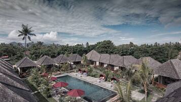 Outdoor pool, sun loungers