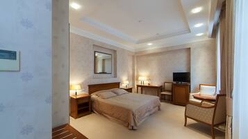 Suite | Minibar, coffres-forts dans les chambres, bureau, rideaux occultants