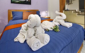 In-room safe, desk, soundproofing, free WiFi - Travellers Rest Hotel (Pattaya)