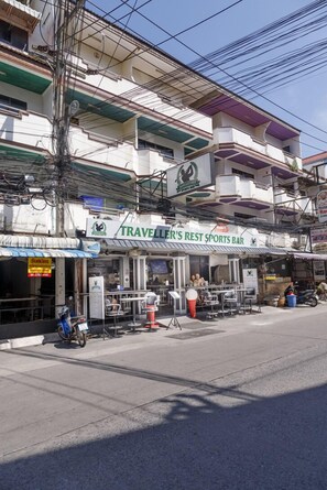 Front of property - Travellers Rest Hotel (Pattaya)