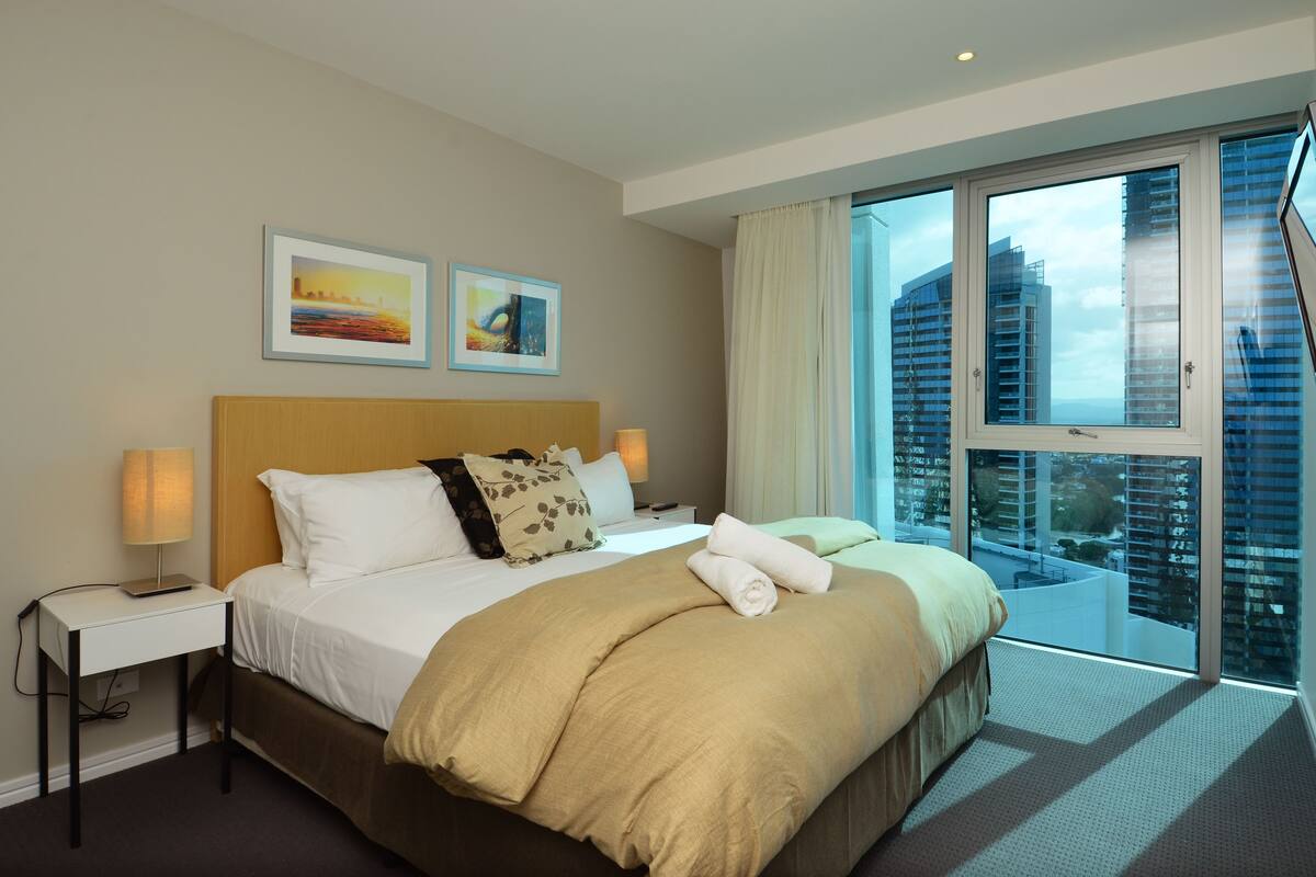 Premium Apartment, 3 Bedrooms, 2 Bathrooms, Ocean View (Apartment 23701) | Peralatan tempat tidur premium, kalis bunyi, seterika/papan seterika 