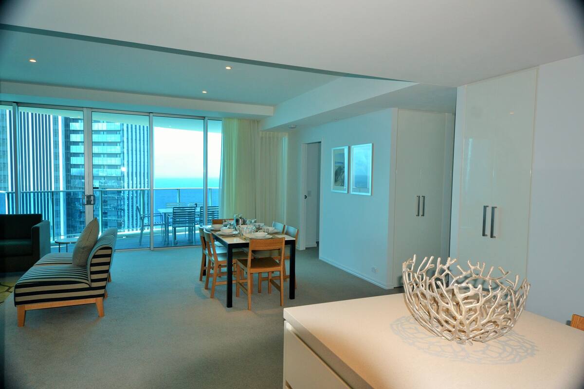 Presidential Apartment, 3 Bedrooms, Ocean View, Executive Level (Apartment 25102) | Makan dalam bilik